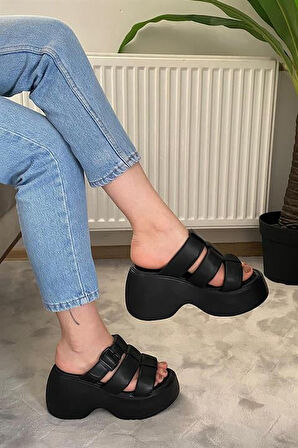Kadın Siyah Üç Biyeli Toka Detaylı Kalın Taban Ortopedik Sandalet K-3030