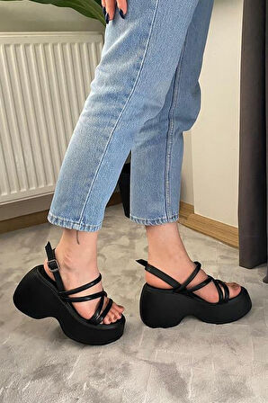 Kadın Siyah Biyeli Kalın Taban Ortopedik  Sandalet  K-3020