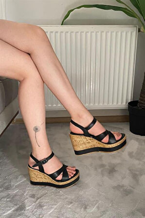 Kadın Siyah Cilt Çapraz Bant Dolgu Taban Ayakkabı