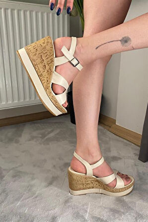 Kadın Bej Cilt Çapraz Bant Dolgu Taban Ayakkabı