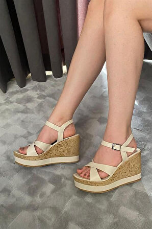 Kadın Bej Cilt Çapraz Bant Dolgu Taban Ayakkabı