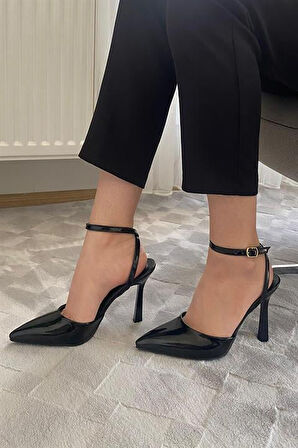 Kadın Persi Siyah Rugan Bilekten Bağlamalı 10 cm İnce Topuklu Ayakkabı