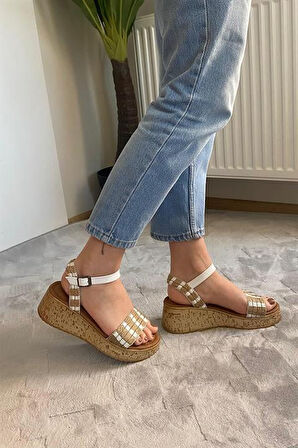 Kadın Beyaz Hasır Detay Kalın Mantar Taban Ortopedik  Sandalet  K-230