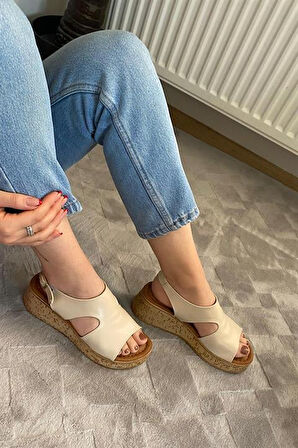 Kadın Bej Cilt Kalın Mantar Taban Ortopedik  Sandalet  K-250