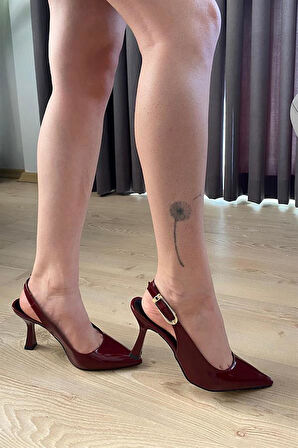 Kadın Motto Bordo Rugan Sivri Burun Arkası Acık 8 cm Topuklu Ayakkabı