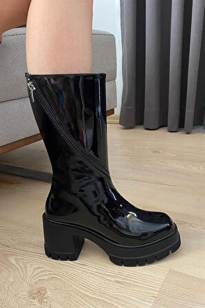 Kadın Siyah Rugan Döner Fermuarlı Çizme