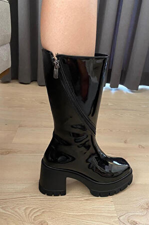 Kadın Siyah Rugan Döner Fermuarlı Çizme