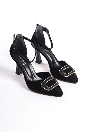 Kadın Siyah Süet Bilekten Bağlamalı Kare Tokalı Yanı Acık Kadeh Topuklu Ayakkabı