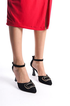 Kadın Siyah Süet Bilekten Bağlamalı Kare Tokalı Yanı Acık Kadeh Topuklu Ayakkabı