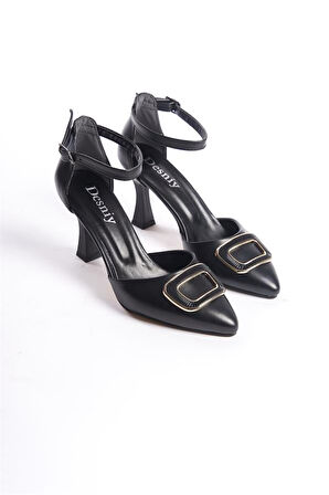 Kadın Siyah Cilt Bilekten Bağlamalı Kare Tokalı Yanı Acık Kadeh Topuklu Ayakkabı