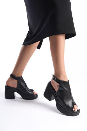 Kadın Siyah Bilekten Bağlamalı Önu Acık Ortopedik Tabanlı  Platform Topuk Ayakkabı