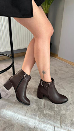 Kadın Trend Kahverengi Kare Tokalı ( 6 cm ) Topuklu Oval Burun Bot