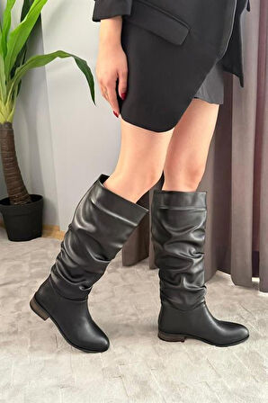 Kadın Mika Siyah Deri Düz Taban Büzgülü Diz Altı Boy Çekme Çizme