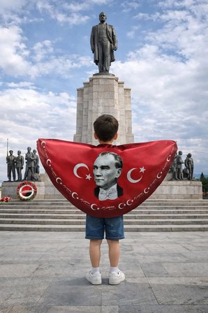 10'lu Set Atatürk Portreleri Bayraklı Pelerin Gösteri Kostümü 145x73cm
