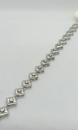 Elara Kare Taş Detaylı Silver Bileklik (18 cm)