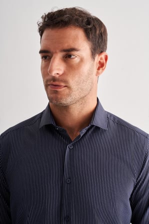 Koyu Lacivert Yarım İtalyan Yaka Uzun Kol Cepsiz  Slimfit Fit Classic Gömlek 1004255162
