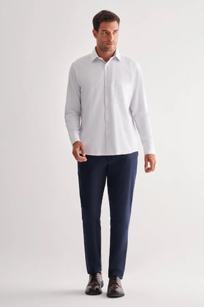 Beyaz Sert Yaka Uzun Kol Cepli Comfort Fit Classic Gömlek 1004255164