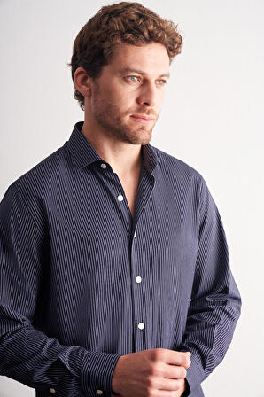 Lacivert - Beyaz Yarım İtalyan Yaka Çizgili Desen Uzun Kol Slim Fit Pamuklu Gömlek 1004255179