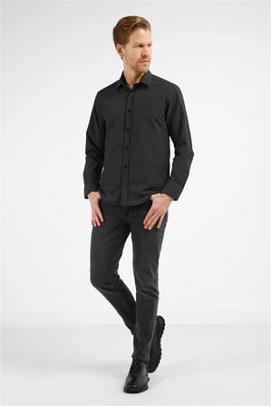 Siyah - Beyaz Kendinden Desenli Sert Yaka Uzun Kol Cepsiz Slim Fit Pamuklu Gömlek 1004255216