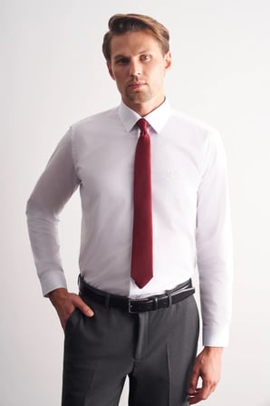 Beyaz Uzun Kol Sert Yaka Düz Pamuklu Slim Fit Gömlek 1004260057