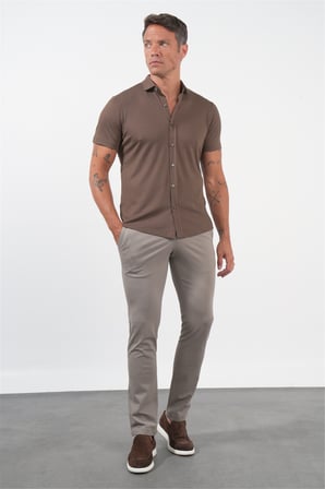 Kahverengi İtalyan Yaka Kısa Kol Cepsiz Slim Fit Pamuklu Gömlek 1004260158