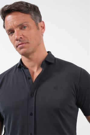 Siyah İtalyan Yaka Kısa Kol Cepsiz Slim Fit Esnek Gömlek 1004260159