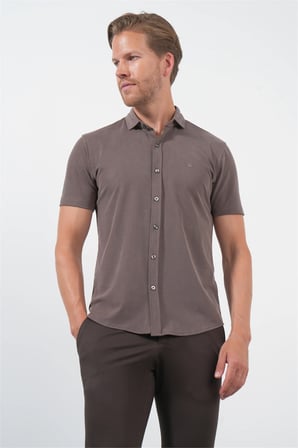 Kahverengi İtalyan Yaka Kısa Kol Cepsiz Slim Fit Esnek Gömlek 1004260159