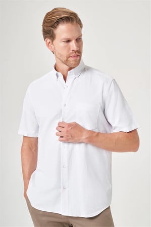 Beyaz-Lila Düğmeli Yaka Kısa Kol Cepli Comfort Fit Pamuklu Gömlek 1004260185