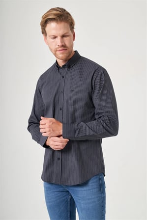 Siyah-Beyaz Düğmeli Yaka Uzun Kol Cepli Comfort Fit %100 Pamuk Gömlek 1004260212