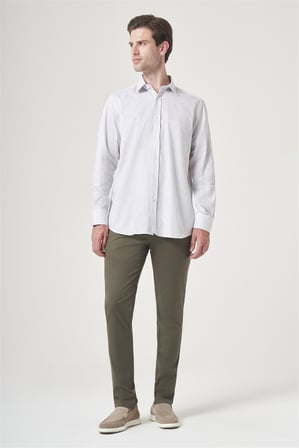 Beyaz-Siyah Sert Yaka Uzun Kol Cepli Kareli Desen Comfort Fit %100 Pamuk Gömlek 1004260220