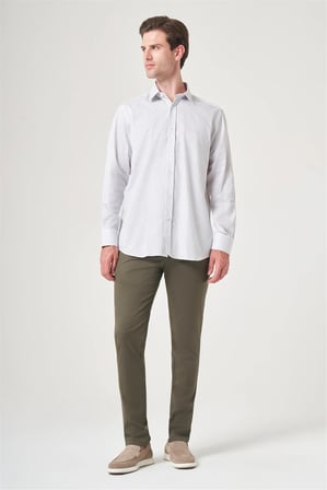 Beyaz-Siyah Sert Yaka Uzun Kol Cepli Kareli Desen Comfort Fit %100 Pamuk Gömlek 1004260220
