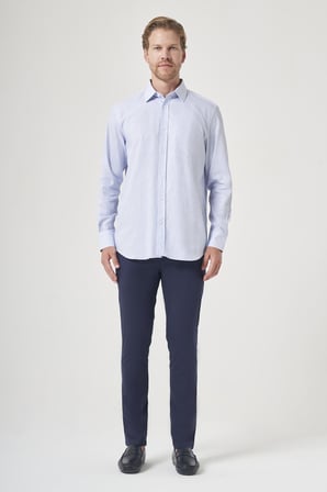 Beyaz-Mavi Sert Yaka Uzun Kol Cepli Çizgili Desen Comfort Fit %100 Pamuk Gömlek 1004260221