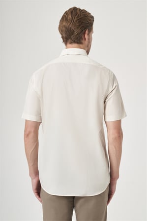 Bej Sert Yaka Kısa Kol Cepli Comfort Fit Pamuklu Gömlek 1004260258