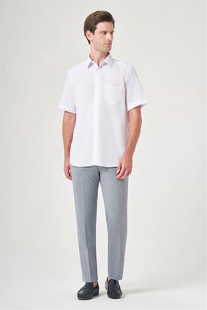 Beyaz Sert Yaka Kısa Kol Cepli Comfort Fit Pamuklu Gömlek 1004260258