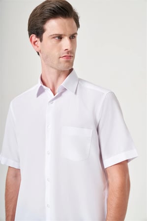 Beyaz Sert Yaka Kısa Kol Cepli Comfort Fit Pamuklu Gömlek 1004260258