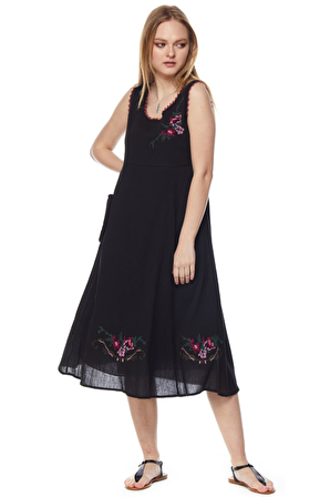 Şile Bezi Siyah Kolsuz Nakışlı Elbise