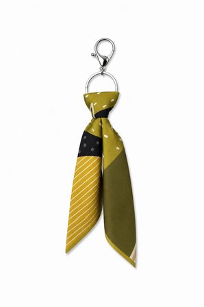 Tarzınıseç Yeşil Çizgi Desenli Silver Anahtarlık Fular Charm