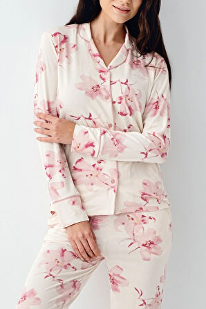 Kadın Pembe Lisanslı Yumuşak Doku Uzun Kollu Çiçek Desenli Pijama Takımı 2 Çift Çorap Hediye