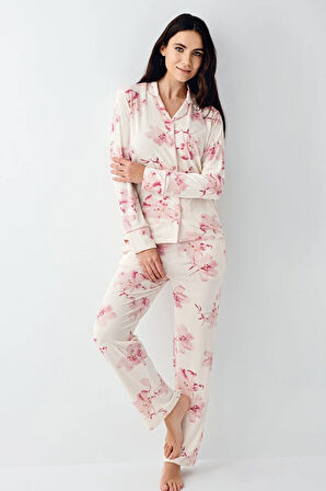 Kadın Pembe Lisanslı Yumuşak Doku Uzun Kollu Çiçek Desenli Pijama Takımı 2 Çift Çorap Hediye