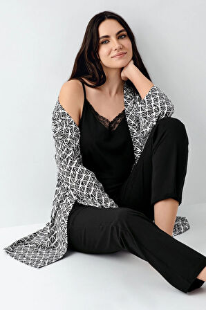 Kadın 3'lü Lisanslı Yumuşak Doku Sabahlıklı Pijama Takımı 2 Çift Çorap Hediye