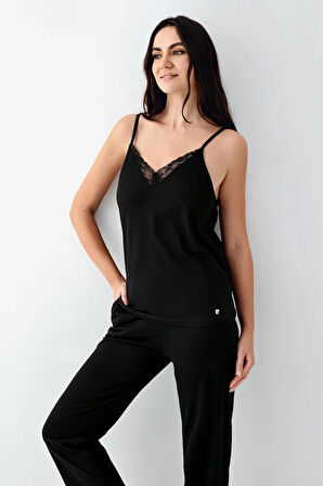 Kadın 3'lü Lisanslı Yumuşak Doku Sabahlıklı Pijama Takımı 2 Çift Çorap Hediye