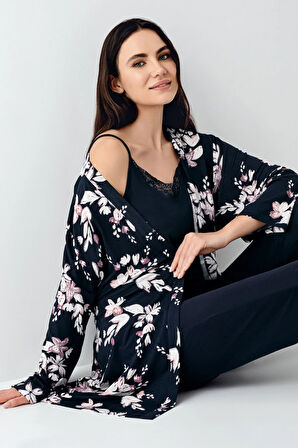 Kadın 3'lü Lisanslı Yumuşak Doku Sabahlıklı Pijama Takımı 2 Çift Çorap Hediye