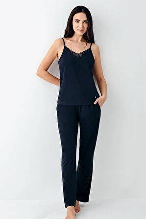 Kadın 3'lü Lisanslı Yumuşak Doku Sabahlıklı Pijama Takımı 2 Çift Çorap Hediye