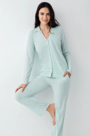 Kadın Pembe Lisanslı Yumuşak Doku Uzun Kollu Düğmeli Kadın Pijama Takımı 2 Çift Çorap Hediye