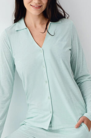 Kadın Pembe Lisanslı Yumuşak Doku Uzun Kollu Düğmeli Kadın Pijama Takımı 2 Çift Çorap Hediye