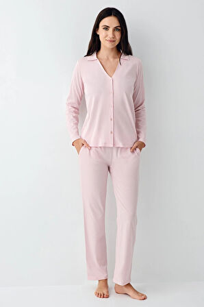 Kadın Pembe Lisanslı Yumuşak Doku Uzun Kollu Düğmeli Kadın Pijama Takımı 2 Çift Çorap Hediye