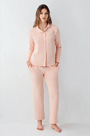 Kadın Somon Lisanslı Cep Detaylı Uzun Kollu Düğmeli Pijama Takımı 2 Çift Çorap Hediye