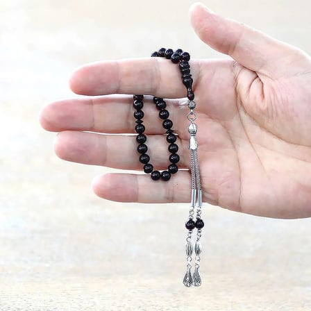 Kararmaz Metal Püsküllü Küre Kesim Bilek Boy Kırmızı-Siyah Ateş Kehribar Tesbih