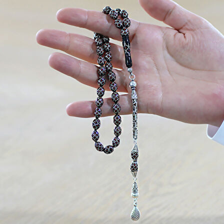 925 Ayar Gümüş Kral Zincir Püsküllü Ekose Motifli Gümüş-Mercan İşlemeli Arpa Kesim Erzurum Oltu Taşı Tesbih