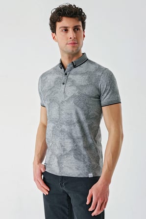 Siyah Desenli Jakarlı Düğmeli Yaka Cepli Casual Slim Fit Dar Kesim Tişört 1011240176